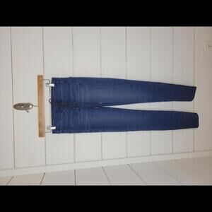 American Eagle Outfitters size 2 blue denim jeggings. Rock star.